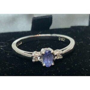 Tanzanite & diamond 10K white gold ring size 7.5 weighs 2g